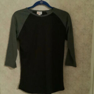 LuLaRoe~ BLOUSE~BLACK/GRAY~SM-MED